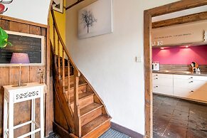Traditional Cottage With Private Terrace