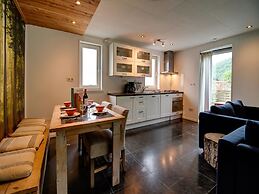 Cosy Holiday Home With Garden