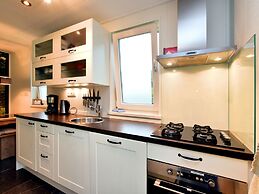 Cosy Holiday Home With Garden