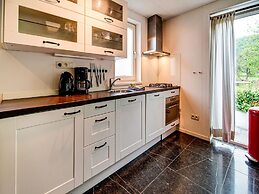 Cosy Holiday Home With Garden