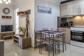 Comfy Central Square Gem with Terrace