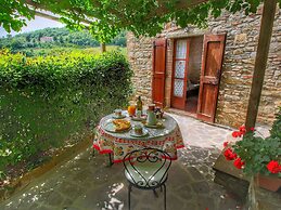 Belvilla by OYO Farmhouse With Stables, Horses