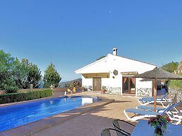 Independent Villa With Private Pool on an Estate in Sayalonga Costa de