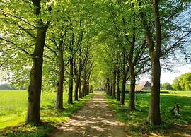 Cosy Chalet w/ Garden Patio