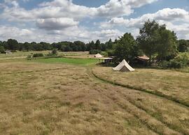 Cosy Chalet w/ Garden Patio