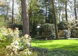 Cosy Chalet w/ Garden Patio