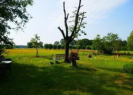 Cosy Chalet w/ Garden Patio