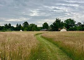 Cosy Chalet w/ Garden Patio