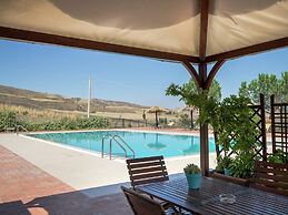 Gorgeous Holiday Home with Hot Tub, Whirlpool, Pool, Garden