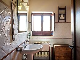 Gorgeous Holiday Home with Hot Tub, Whirlpool, Pool, Garden