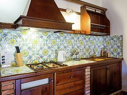 Gorgeous Holiday Home with Hot Tub, Whirlpool, Pool, Garden