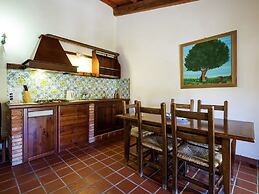 Gorgeous Holiday Home with Hot Tub, Whirlpool, Pool, Garden