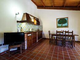 Gorgeous Holiday Home with Hot Tub, Whirlpool, Pool, Garden
