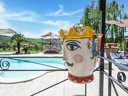 Villa in Monterotondo With Pool & Tiber Views