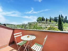 Villa in Monterotondo With Pool & Tiber Views