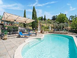 Villa in Monterotondo With Pool & Tiber Views