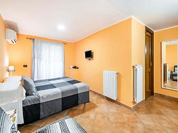 Villa in Monterotondo With Pool & Tiber Views