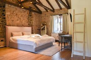 Secluded Mountain Refuge - Theonimfi Paradise Gem