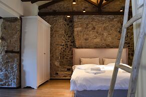 Secluded Mountain Refuge - Theonimfi Paradise Gem