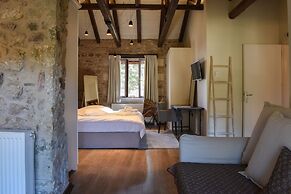 Secluded Mountain Refuge - Theonimfi Paradise Gem