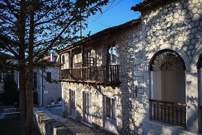 Secluded Mountain Refuge - Theonimfi Paradise Gem