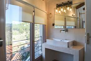 Secluded Mountain Refuge - Theonimfi Paradise Gem