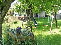 Spacious Apartment in Pracht near Forest