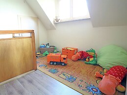 Spacious Apartment in Pracht near Forest