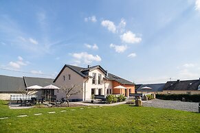 Eifel Lakeside Family Escape