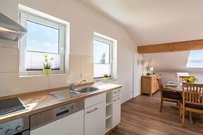 Eifel Lakeside Family Escape
