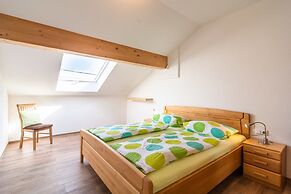 Eifel Lakeside Family Escape