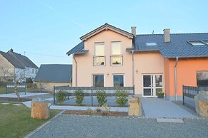 Eifel Lakeside Family Escape