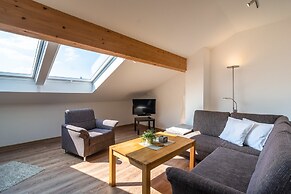 Eifel Lakeside Family Escape