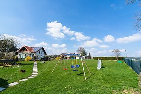 Eifel Lakeside Family Escape