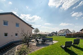 Eifel Lakeside Family Escape