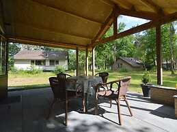 Detached Bungalow With Lovely Covered Terrace