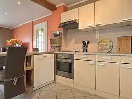 Lovely Cottage in Waimes near Lake