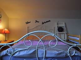 Lovely Cottage in Waimes near Lake