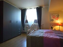 Lovely Cottage in Waimes near Lake