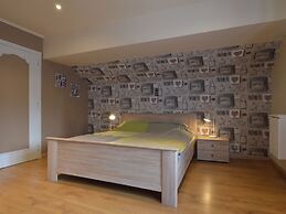 Lovely Cottage in Waimes near Lake