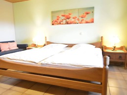 Holiday Home in Uxheim Niederehe With Garden