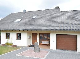 Holiday Home in Uxheim Niederehe With Garden