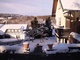 Holiday Home in Uxheim Niederehe With Garden