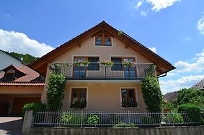 Apartment With Private Terrace in Prunn