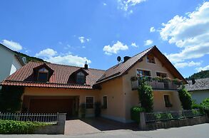 Apartment With Private Terrace in Prunn