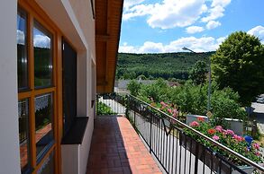 Apartment With Private Terrace in Prunn