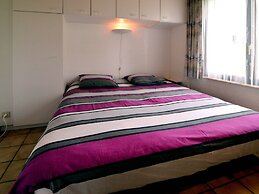 Cozy Bungalow With Large Enclosed Garden