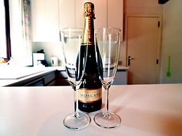 Cozy Bungalow With Large Enclosed Garden