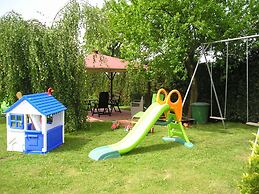 Huebsche Wohnung in Kroepelin mit Eigener Terrasse