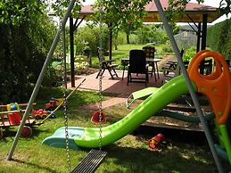 Huebsche Wohnung in Kroepelin mit Eigener Terrasse